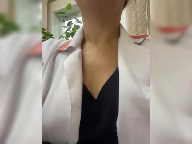 -Jolly- from BongaCams