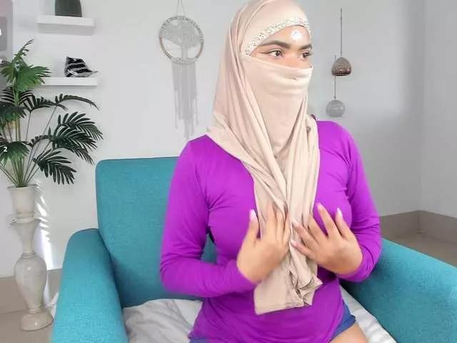 Masturbate to sexy model Aura-cuutee Aura-cuutee from BongaCams