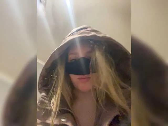 Sexy Donut-red wants you to fuck her body now Donut-red from BongaCams