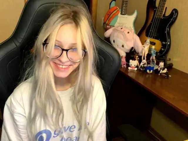 ElainLuv from BongaCams