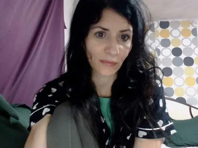 evacrisxxxx from BongaCams