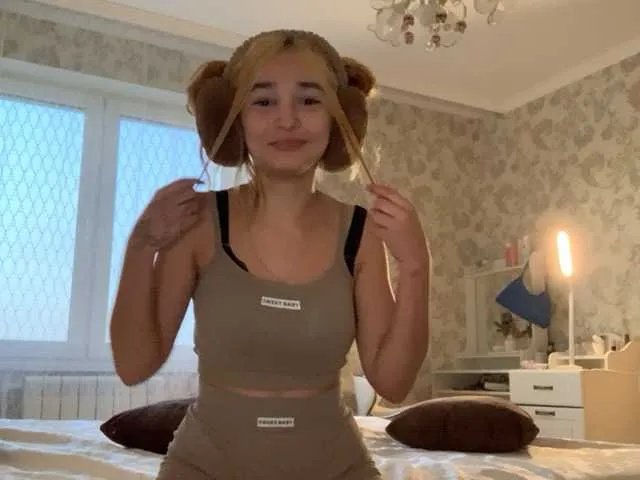 Karyy from BongaCams