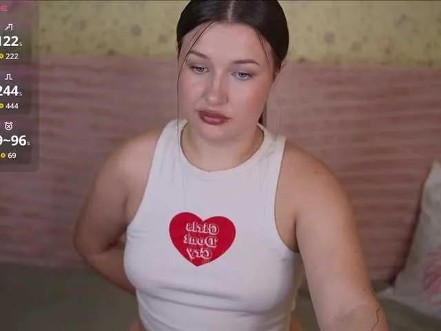 Naked OneLaya wants you to fuck her body now OneLaya from BongaCams