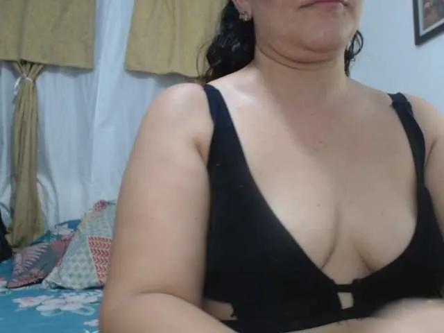 Masturbate to sexy stripper Saimajayeb saimajayeb from BongaCams