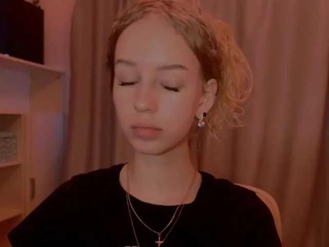 SweetyWhisper from BongaCams