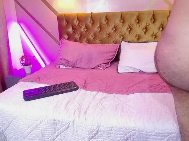 Watch slutty slut YiingandYang YiingandYang from BongaCams