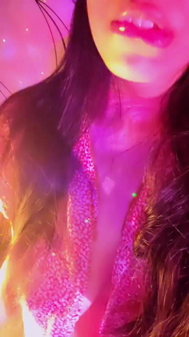 Aloneathome22 from Cam4