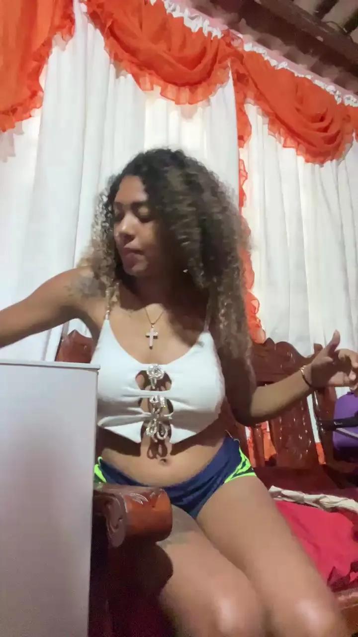 Sexy Charlotteocute wants you to fuck her body now Charlotteocute from Cam4