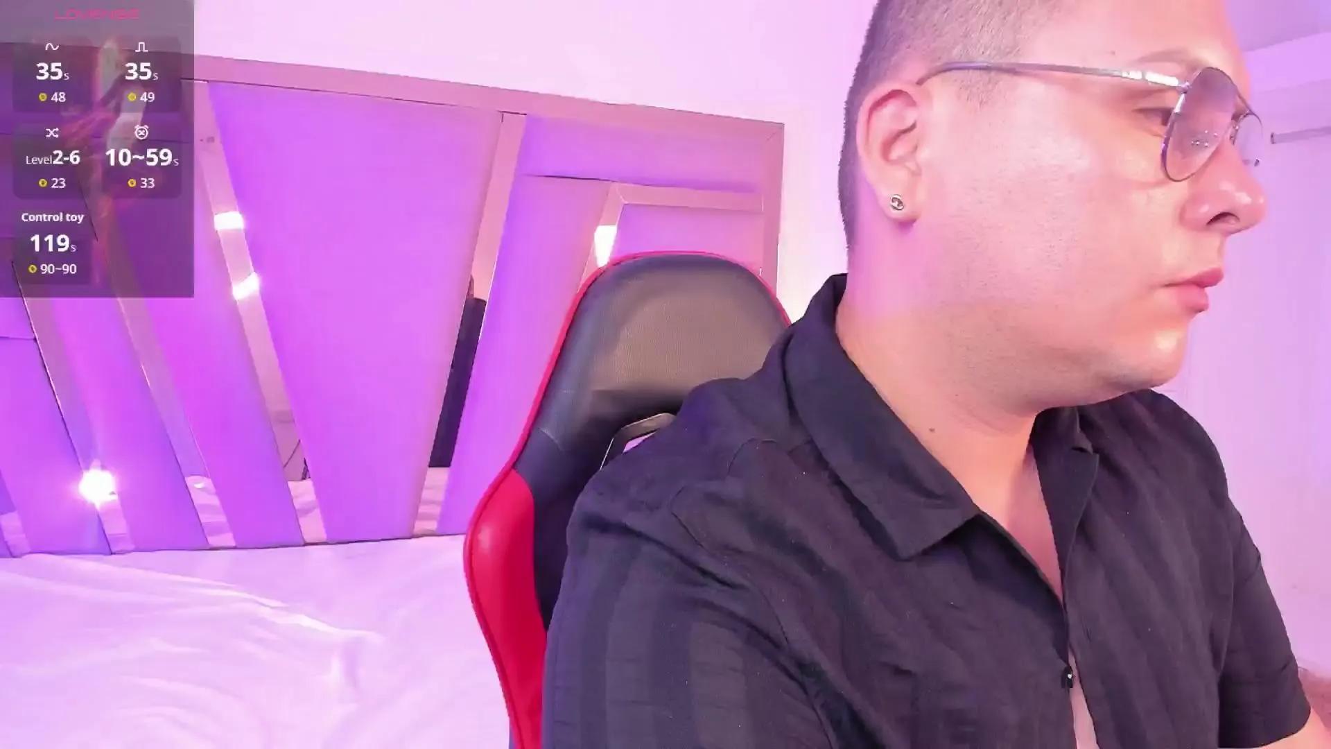 Naked FemAustin wants you to fuck his body now FemAustin from Cam4