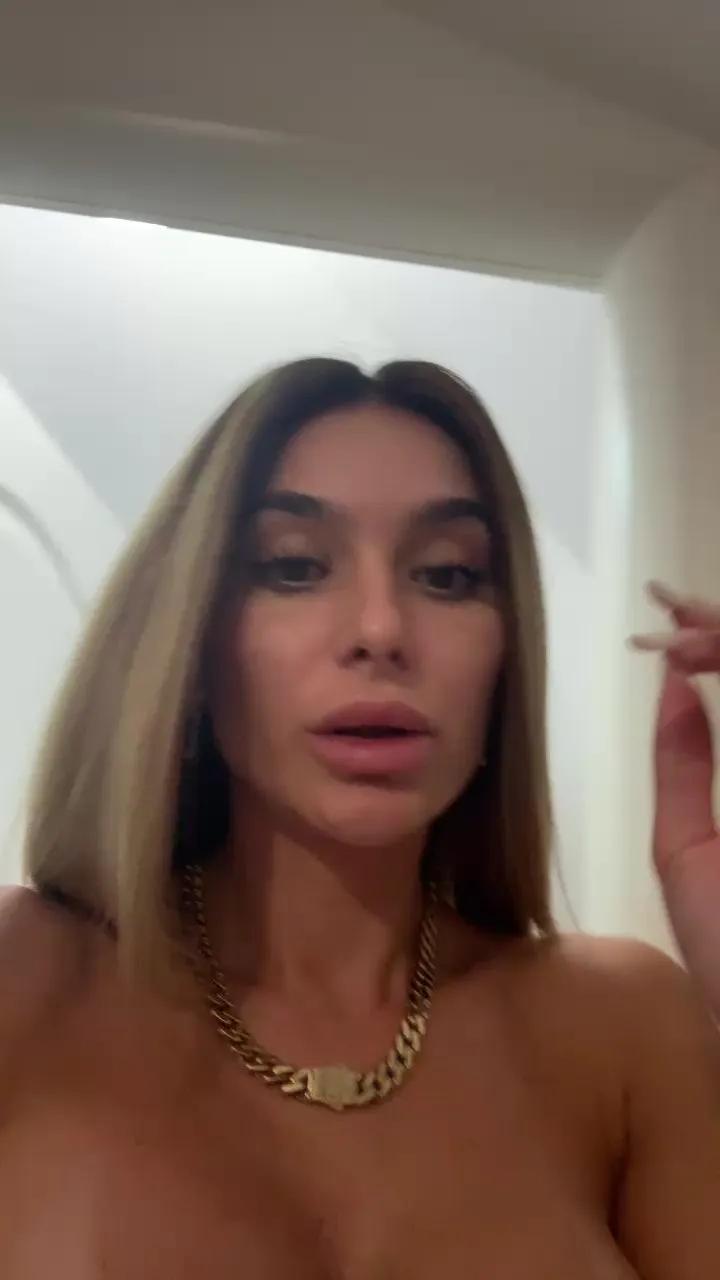 Masturbate to slutty camslut Fitt4you Fitt4you from Cam4