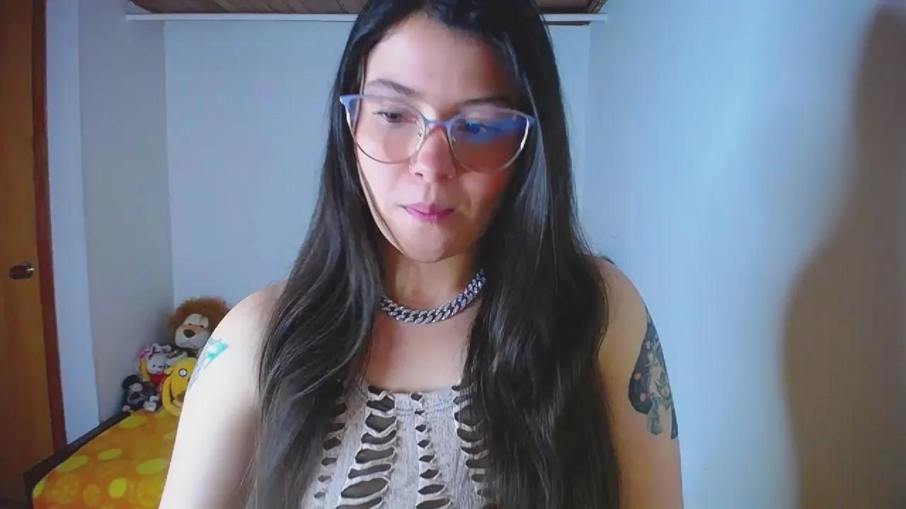 Try Juli05star, she wants to masturbate for you juli05star from Cam4