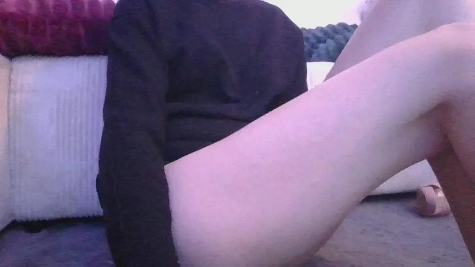 Watch LaJess, she wants to masturbate for you LaJess from Cam4