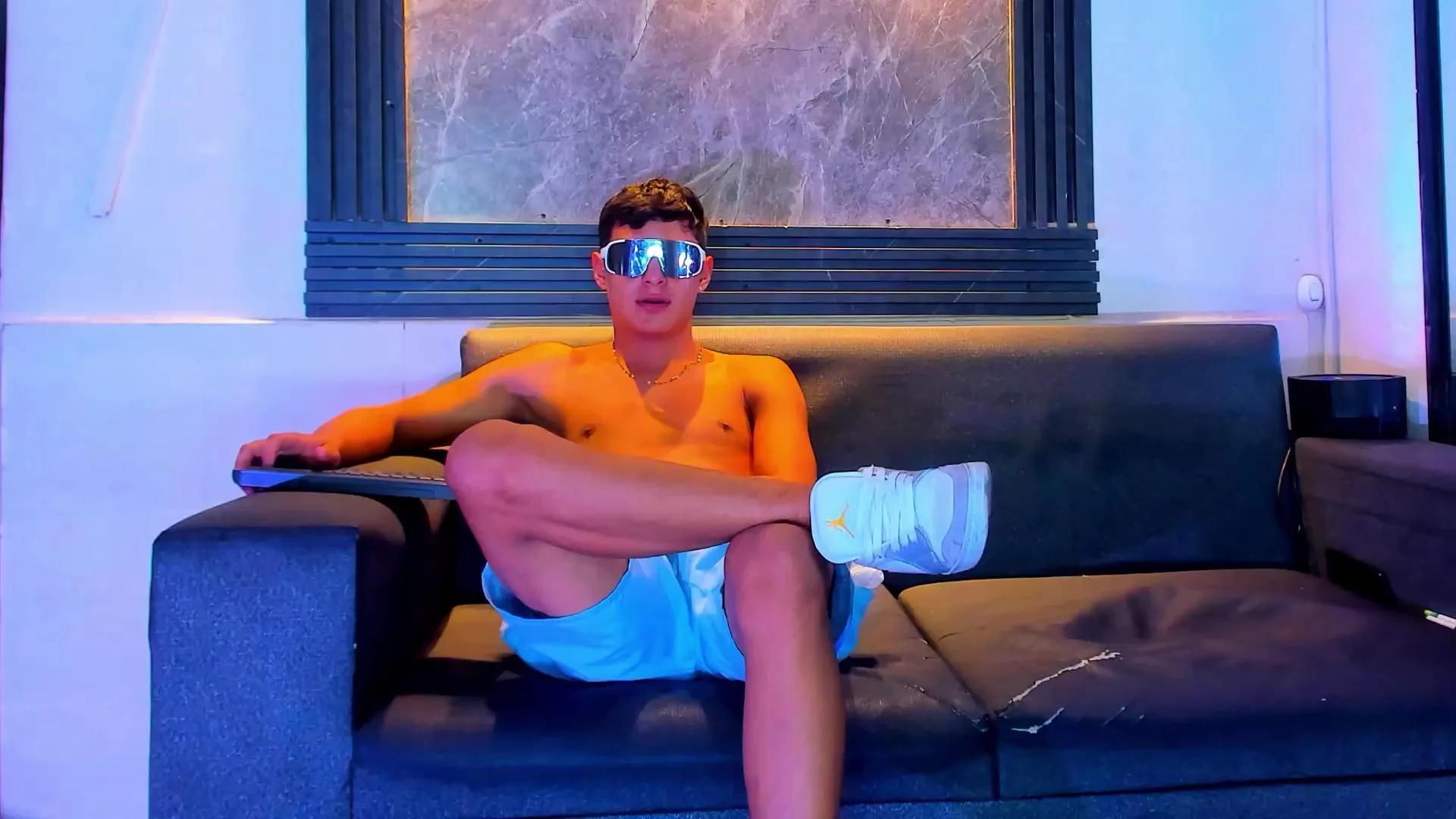 LostresBigBoys from Cam4