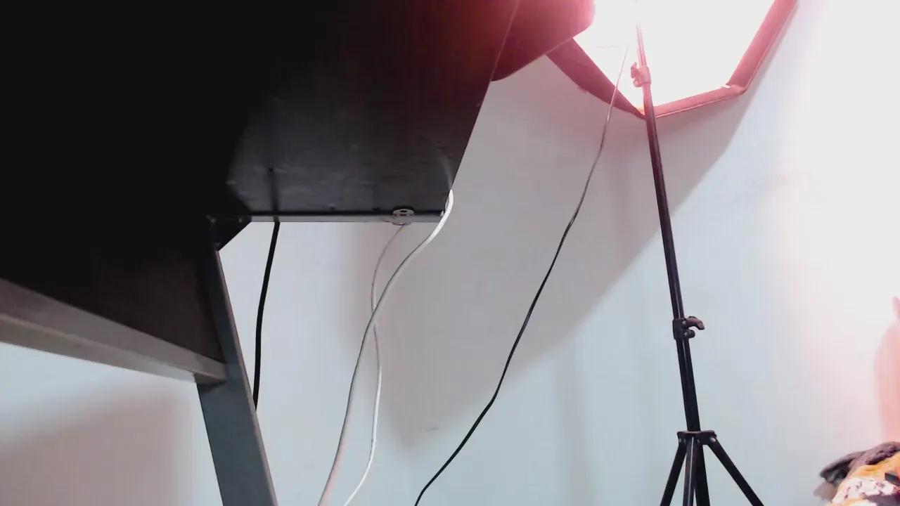 Nathalie_f from Cam4