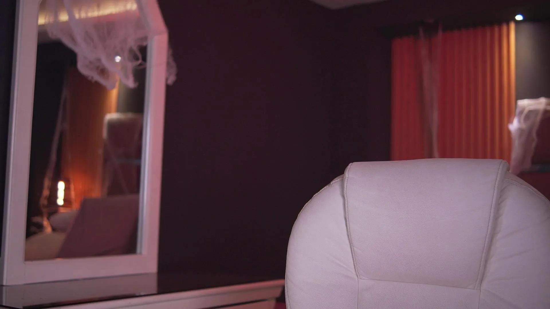 Saracollins1 from Cam4