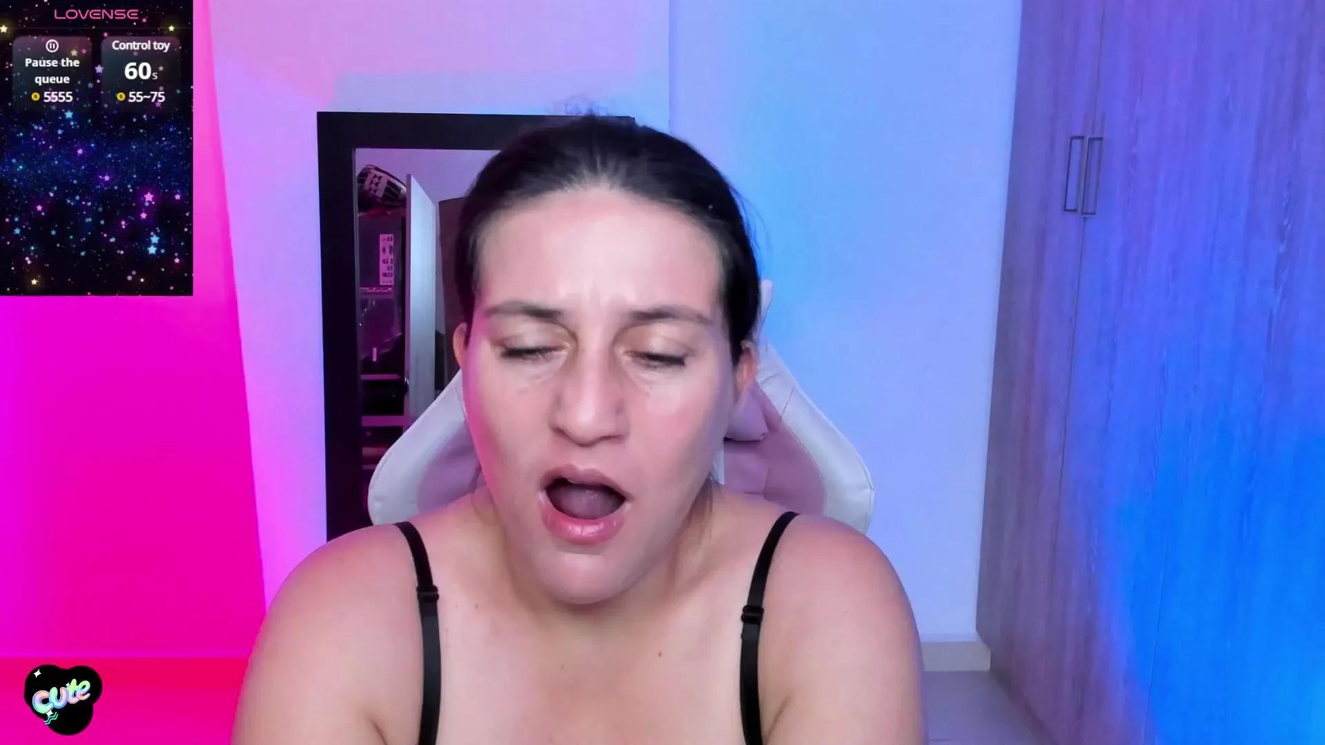 Cute Saskyaa from Cam4 Saskyaa from Cam4