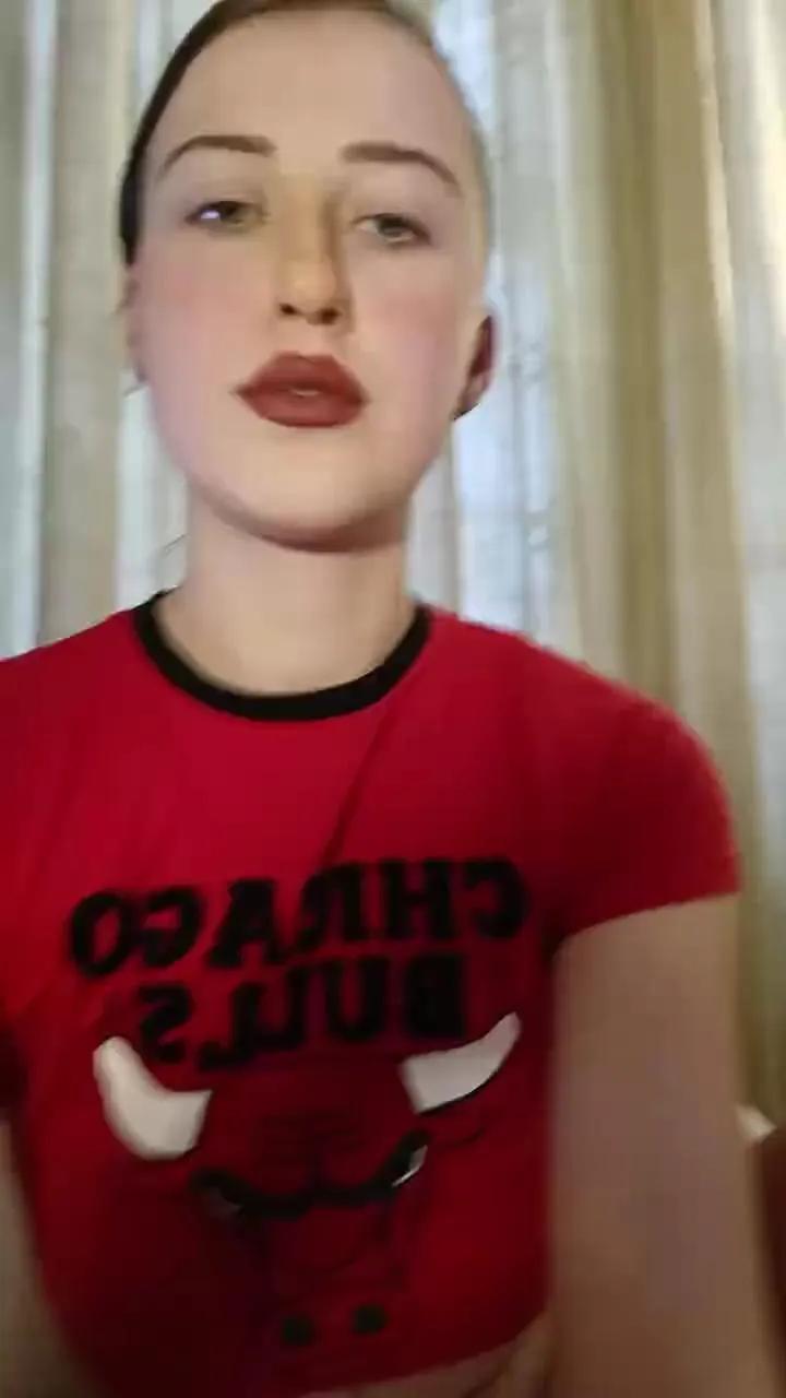 Explore 24 years old SusieRedd from Cam4 SusieRedd from Cam4