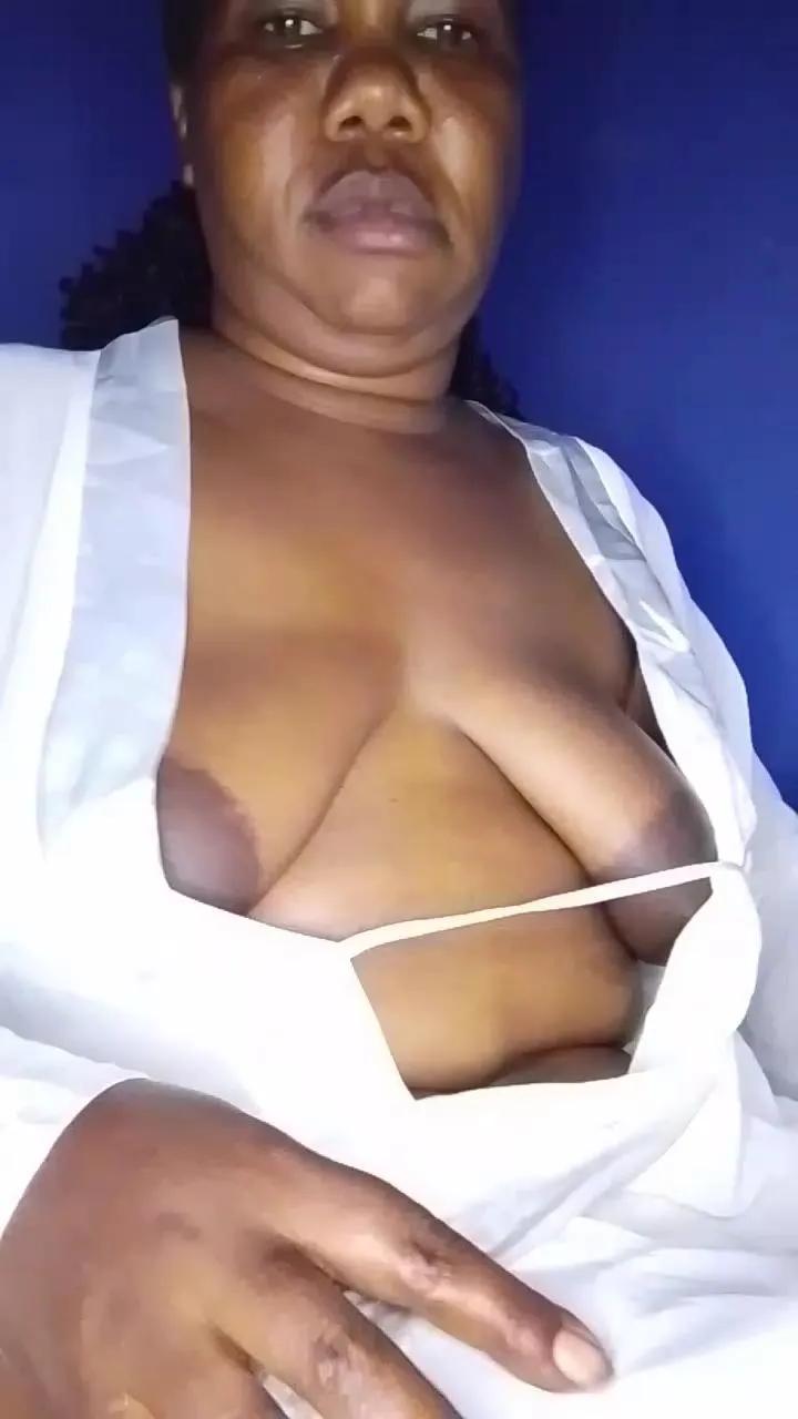 Sweetiebig from Cam4