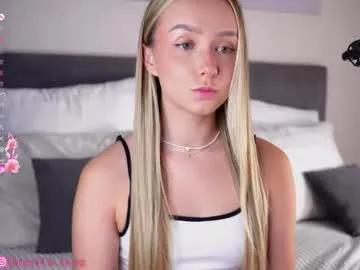 Masturbate to Chaturbate's Alodiaacomb alodiaacomb from Chaturbate