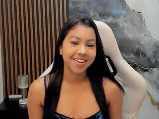 Discover cute slut Maddie_rae maddie_rae from Flirt4Free