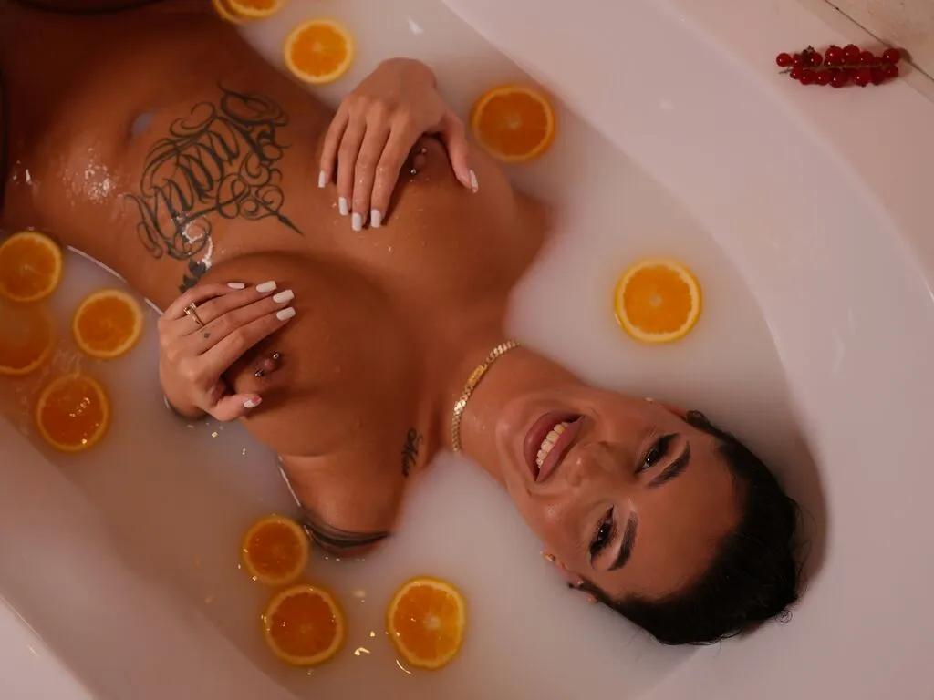 Try naked performer AishaaDevoe AishaaDevoe from LiveJasmin