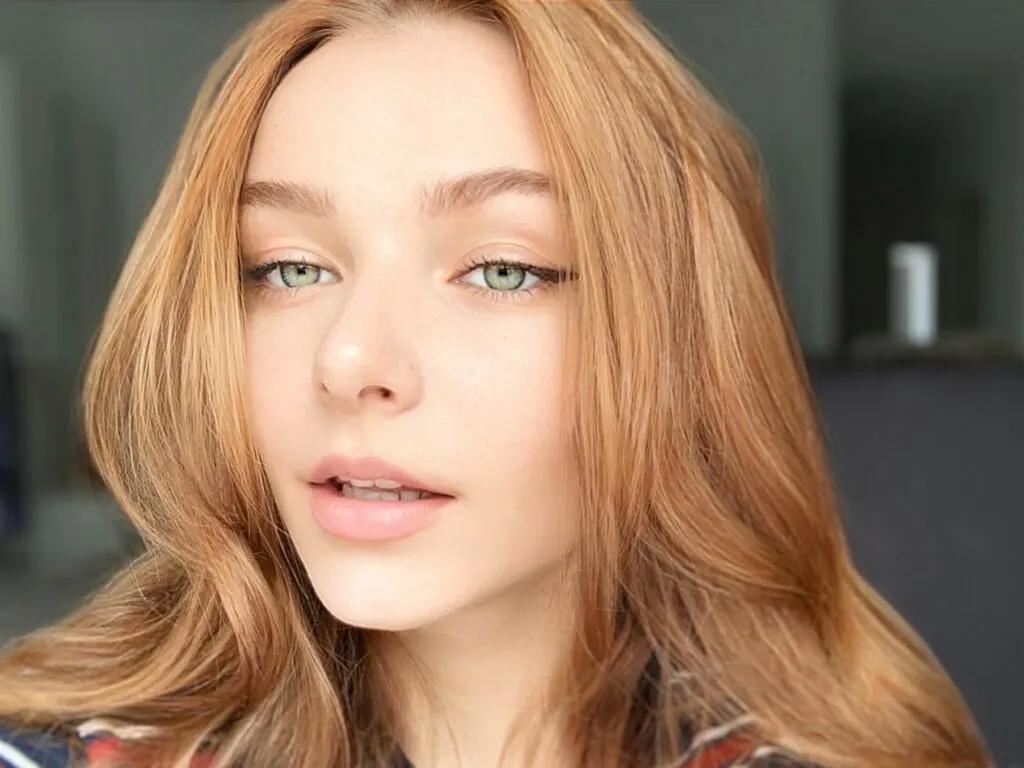 Explore LiveJasmin's AmberEvens AmberEvens from LiveJasmin