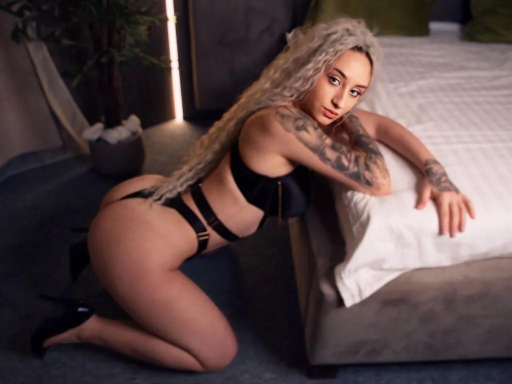 AuraBlake from LiveJasmin