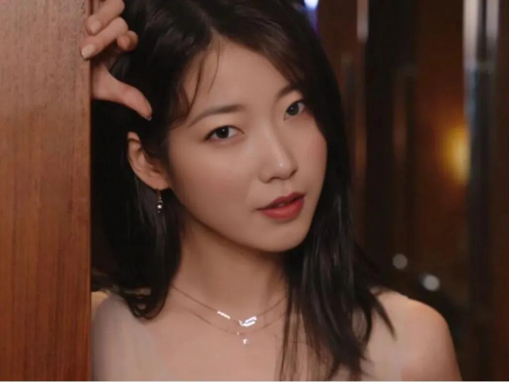 Explore naked camwhore BeIIaDiana BeIIaDiana from LiveJasmin