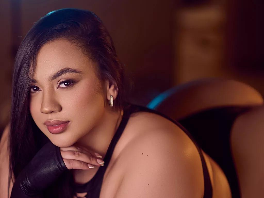 Discover CarolineBleir, she wants to masturbate for you CarolineBleir from LiveJasmin