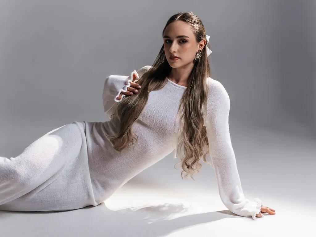 Discover DannaWhite, she wants to masturbate for you DannaWhite from LiveJasmin