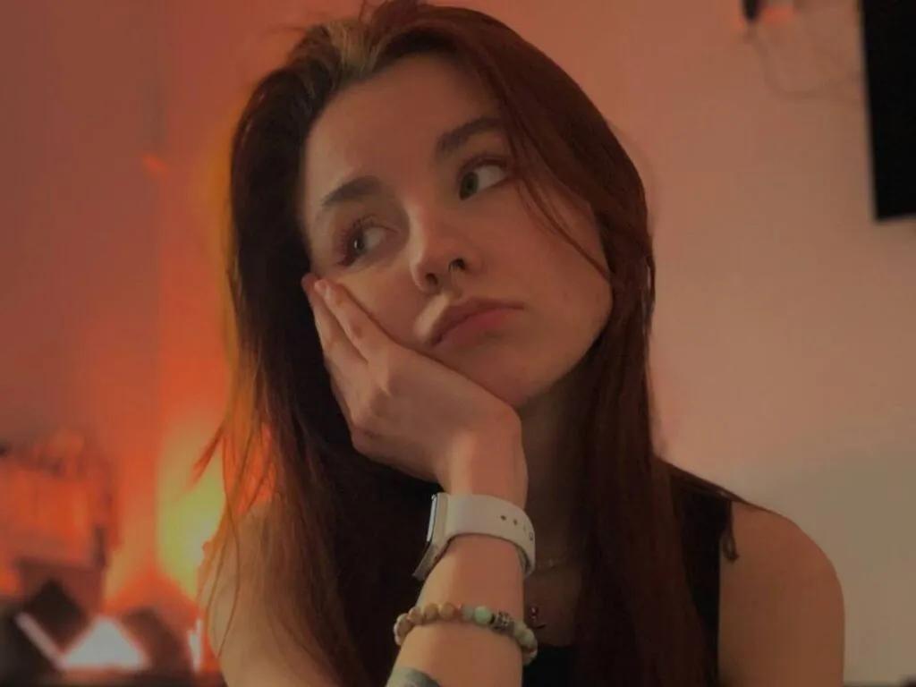 Explore sweet slut DivinaGazza DivinaGazza from LiveJasmin