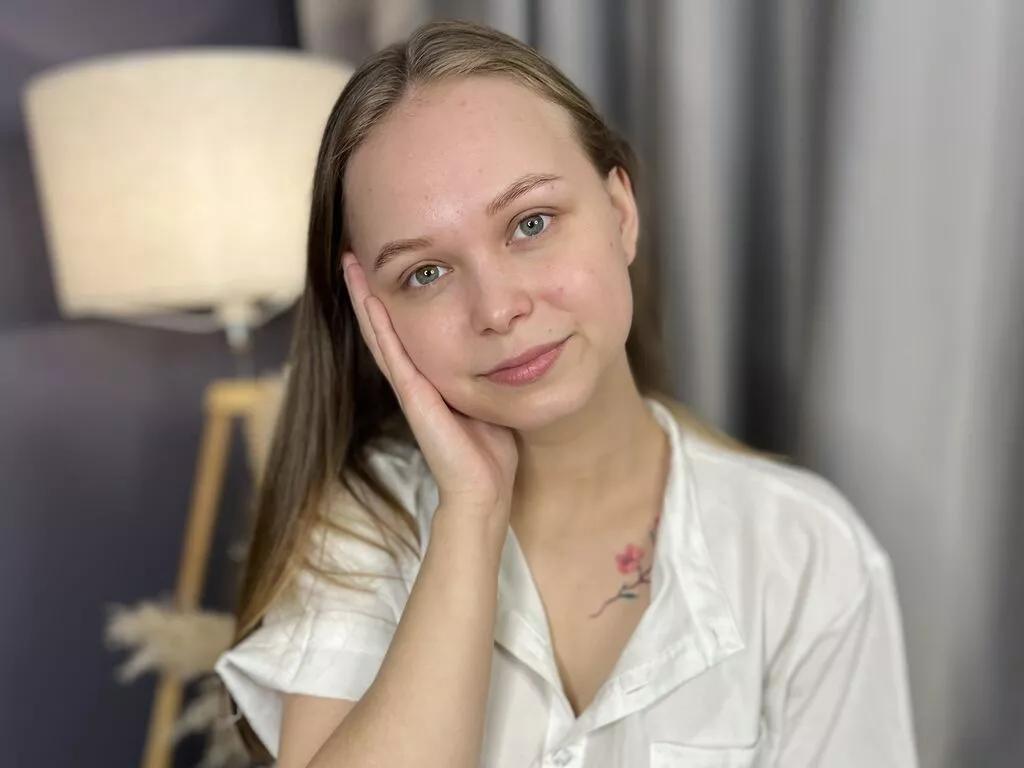 Cute ElwynaBucher wants you to fuck her body now ElwynaBucher from LiveJasmin