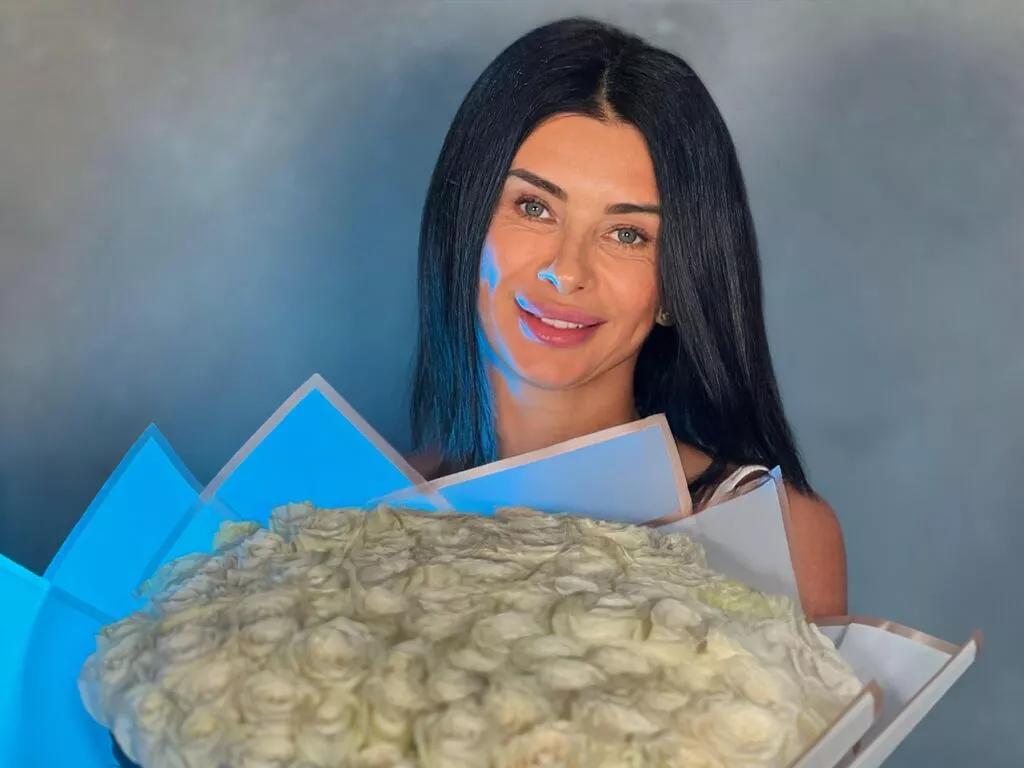 Try slutty camslut EmmaLevis EmmaLevis from LiveJasmin