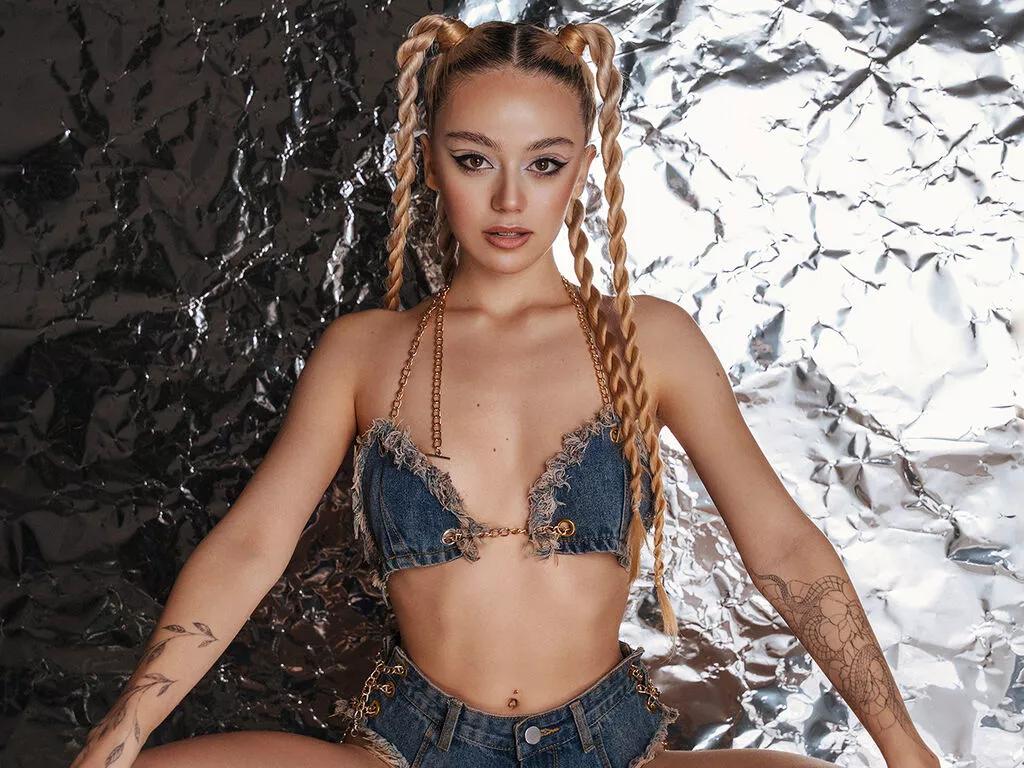 Try naked model EstellaRichmond EstellaRichmond from LiveJasmin