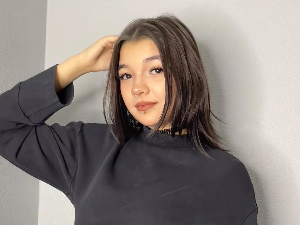 Discover 19 years old LynetteFairbroth from LiveJasmin LynetteFairbroth from LiveJasmin