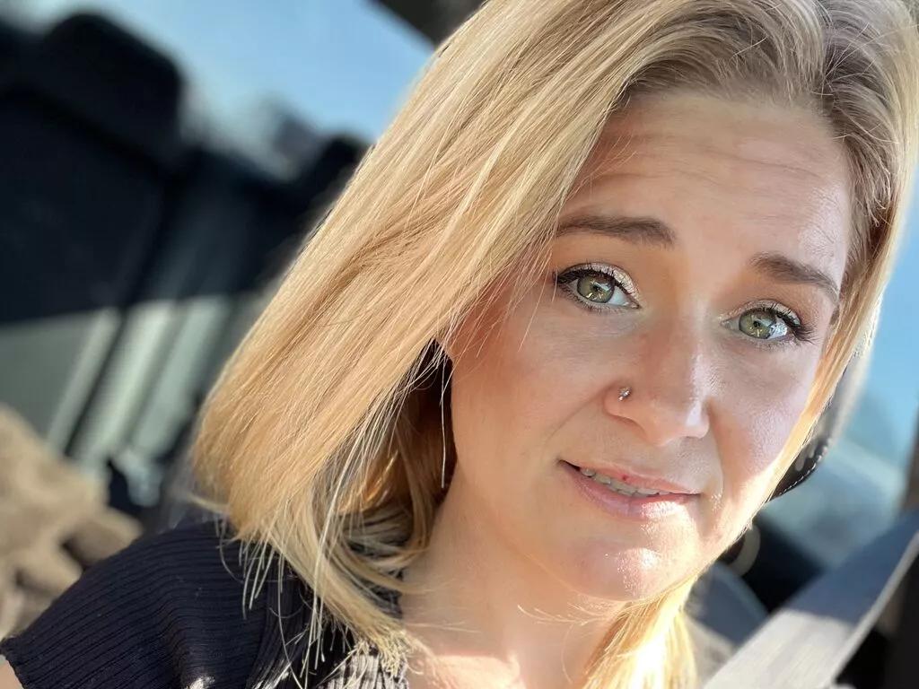 Watch LiveJasmin's Renegadebarbie Renegadebarbie from LiveJasmin