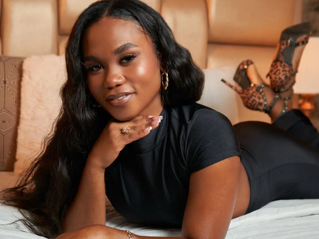 ShanelHils from LiveJasmin