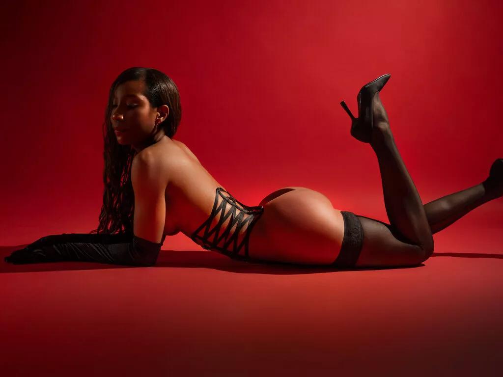 Naked SusanaKing wants you to fuck her body now SusanaKing from LiveJasmin