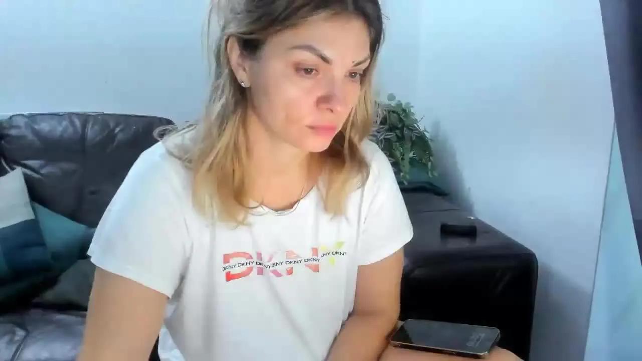Alexandra22 from Streamray