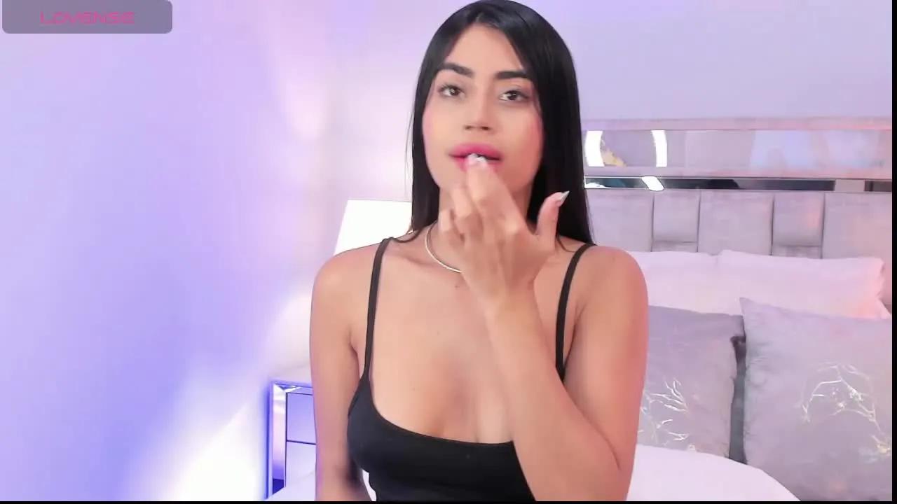 Masturbate to 23 years old CarolineWilliams from Streamray CarolineWilliams from Streamray