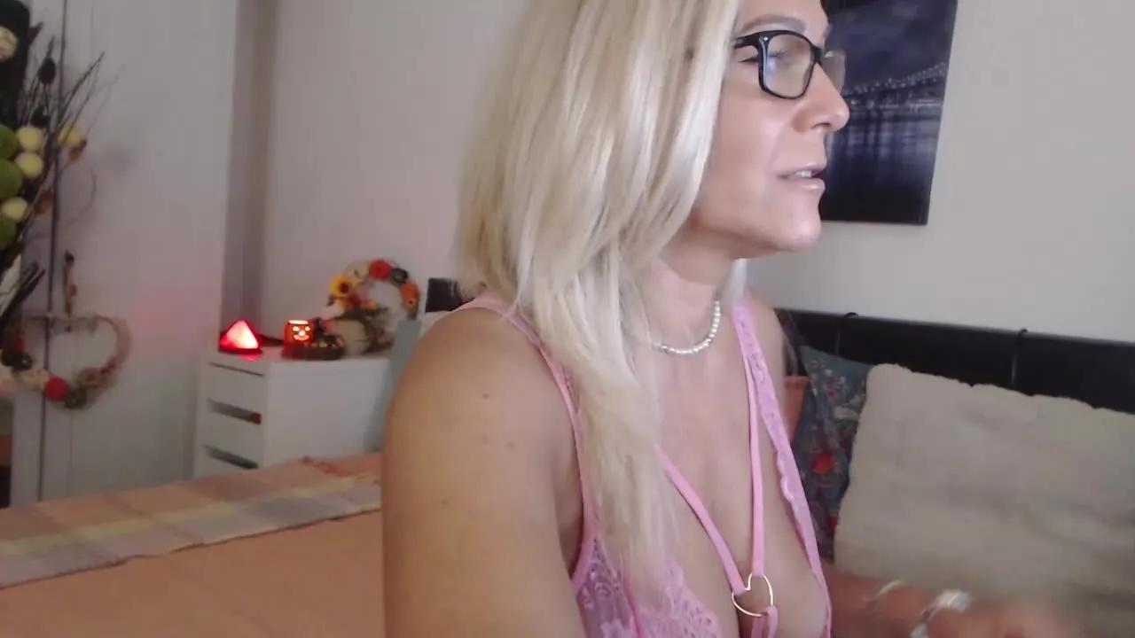 Watch 23 years old Reeya from Streamray Reeya from Streamray