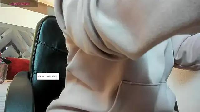 Masturbate to sweet camwhore Aisha_poweer Aisha_poweer from StripChat