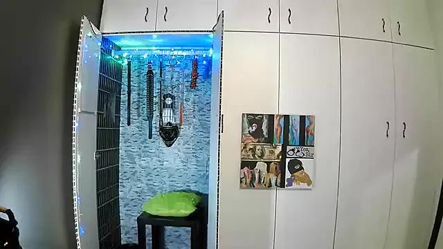 Discover naked model BaDSubMiss BaDSubMiss from StripChat