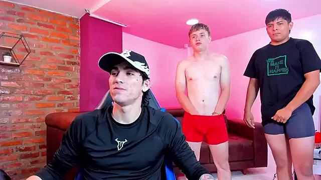 Handsomeboyss19 from StripChat