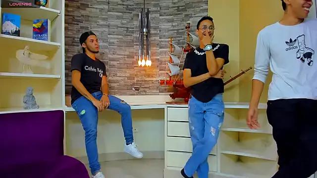 Juicy_Creww from StripChat