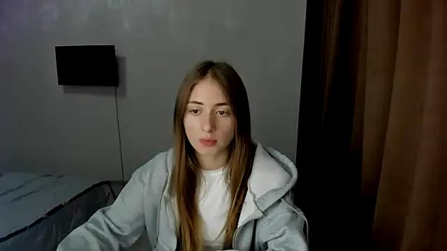 Explore sweet slut LilyHaart LilyHaart from StripChat