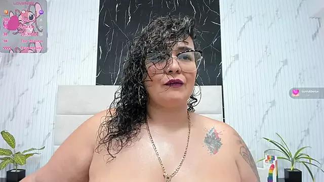Sweet Reginavegaa wants you to fuck her body now Reginavegaa from StripChat