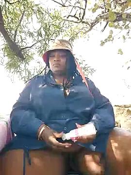 Explore sexy camslut ThickianaRider ThickianaRider from StripChat